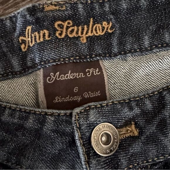 Ann Taylor Dark Blue Bootcut Jeans with Gold Sequined Floral Embroidery Size 6 - Picture 9 of 11